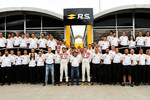 Foto zur News: Sergei Sirotkin, Jolyon Palmer (Renault), Rene Arnoux und Nico Hülkenberg (Renault)