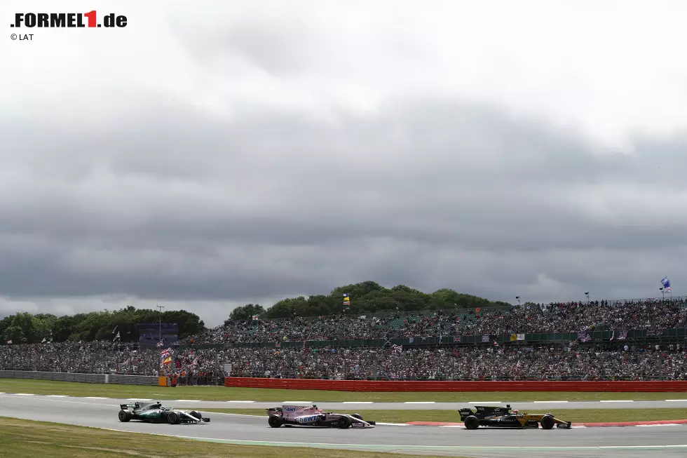 Foto zur News: Nico Hülkenberg (Renault), Esteban Ocon (Force India) und Valtteri Bottas (Mercedes)