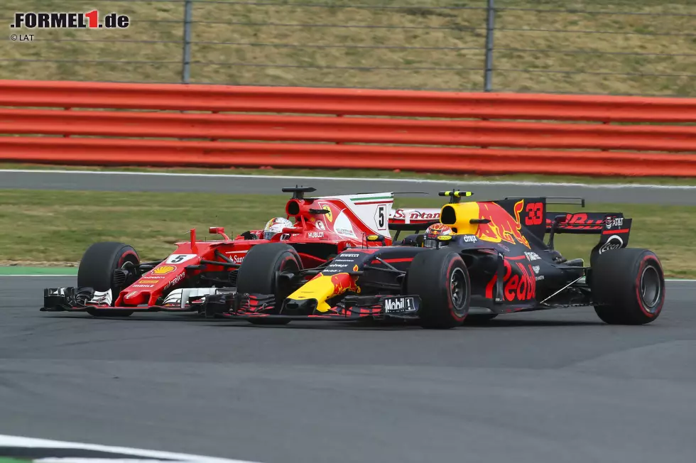 Foto zur News: Max Verstappen (Red Bull) und Sebastian Vettel (Ferrari)