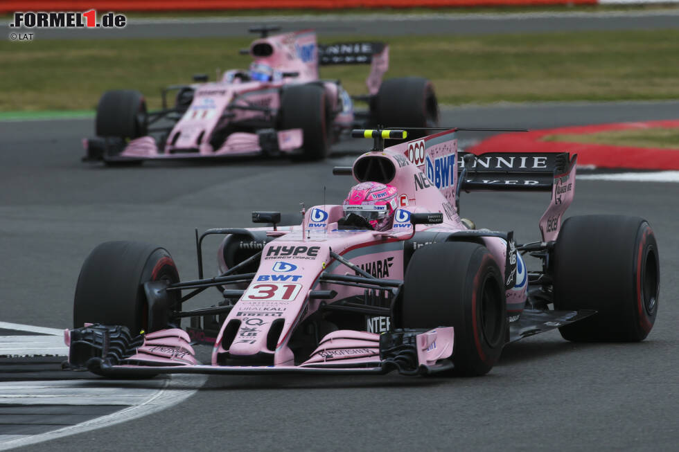 Foto zur News: Esteban Ocon (Force India) und Sergio Perez (Force India)