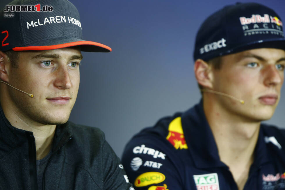 Foto zur News: Stoffel Vandoorne (McLaren) und Max Verstappen (Red Bull)