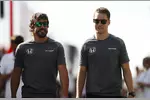 Foto zur News: Fernando Alonso (McLaren) und Stoffel Vandoorne (McLaren)