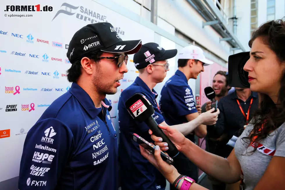 Foto zur News: Sergio Perez (Force India) und Esteban Ocon (Force India)