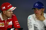 Foto zur News: Sebastian Vettel (Ferrari) und Valtteri Bottas (Mercedes)