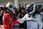 Foto zur News: Sebastian Vettel (Ferrari) und Valtteri Bottas (Mercedes)