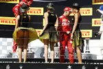 Foto zur News: Sebastian Vettel (Ferrari), Kimi Räikkönen (Ferrari) und Valtteri Bottas (Mercedes)