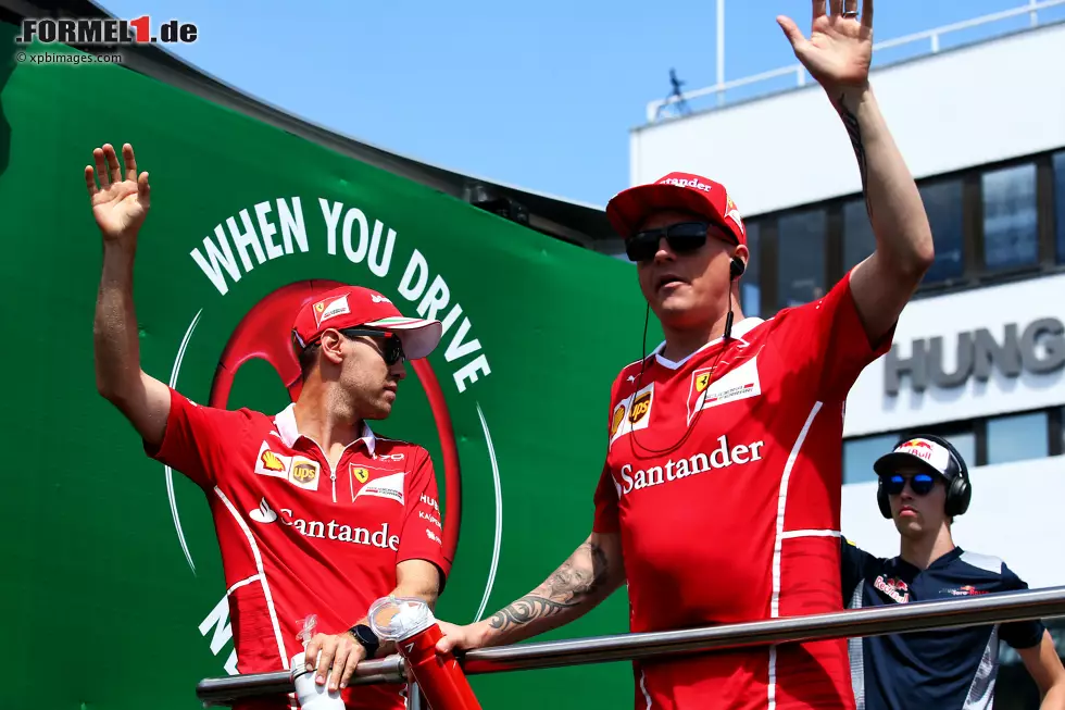 Foto zur News: Sebastian Vettel (Ferrari) und Kimi Räikkönen (Ferrari)