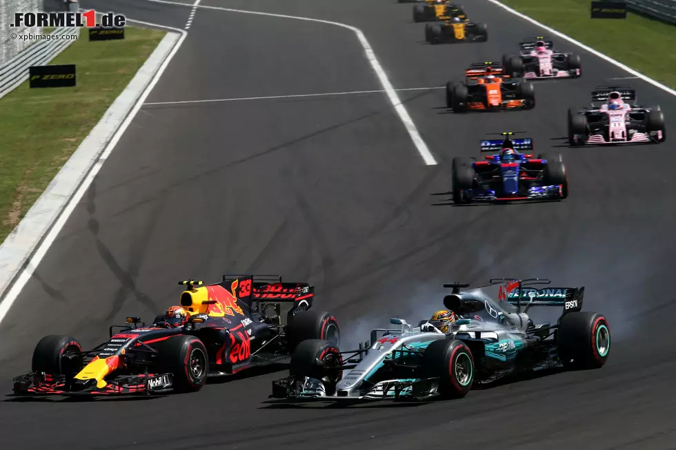 Foto zur News: Max Verstappen (Red Bull) und Lewis Hamilton (Mercedes)