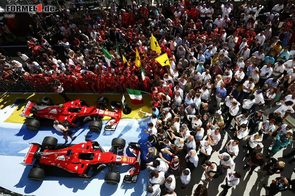 Foto zur News: Sebastian Vettel (Ferrari) und Kimi Räikkönen (Ferrari)