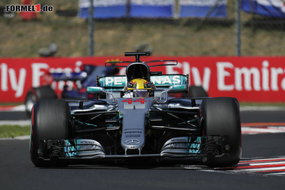 Foto zur News: Lewis Hamilton (Mercedes) und Carlos Sainz (Toro Rosso)
