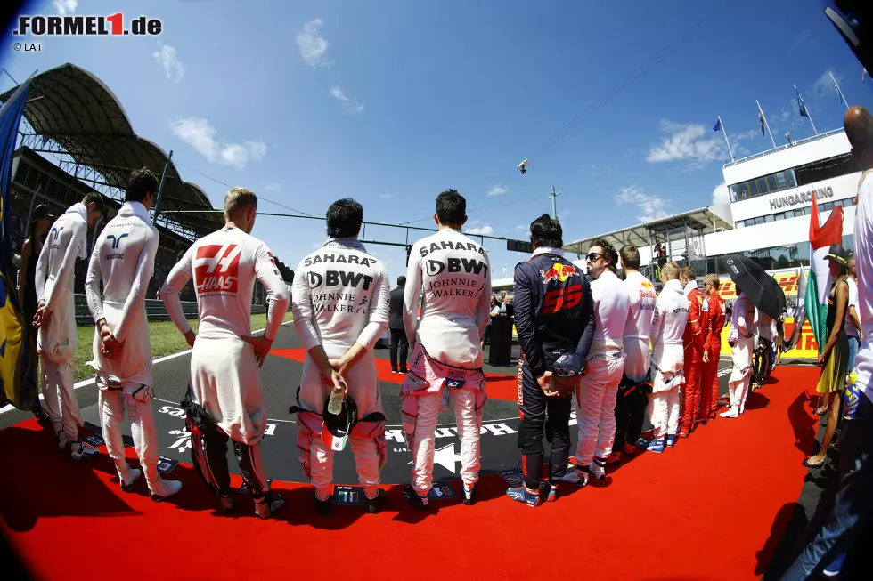 Foto zur News: Paul di Resta (Williams), Lance Stroll (Williams), Kevin Magnussen (Haas), Sergio Perez (Force India), Esteban Ocon (Force India), Carlos Sainz (Toro Rosso), Fernando Alonso (McLaren), Daniil Kwjat (Toro Rosso), Valtteri Bottas (Mercedes) und Sebastian Ve