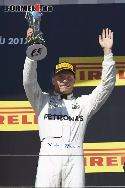 Foto zur News: Zur ewigen Nummer 2 degradiert? Valtteri Bottas freut sich schaumgebremst über seinen Podestplatz. Jetzt durch die 17 Highlights auf dem Hungaroring klicken!