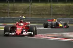 Foto zur News: Sebastian Vettel (Ferrari) und Pierre Gasly