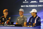 Foto zur News: Max Verstappen (Red Bull), Stoffel Vandoorne (McLaren) und Esteban Ocon (Force India)