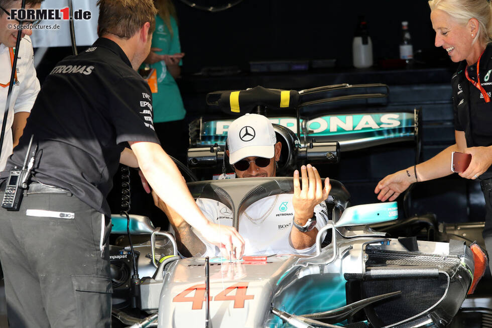 Foto zur News: Lewis Hamilton (Mercedes) mit Halo