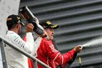 Foto zur News: Lewis Hamilton (Mercedes) und Sebastian Vettel (Ferrari)