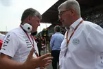 Foto zur News: Otmar Szafnauer und Ross Brawn