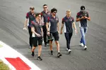 Foto zur News: Kevin Magnussen (Haas) beim Trackwalk