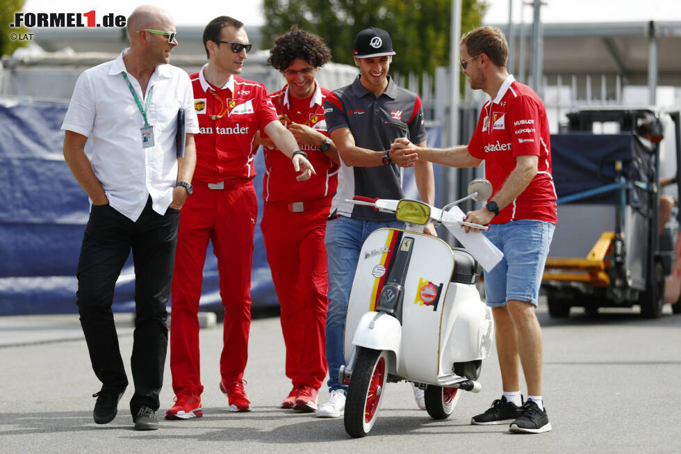 Foto zur News: Antonio Giovinazzi (Haas) und Sebastian Vettel (Ferrari)