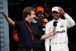 Foto zur News: Davide Valsecchi und Lewis Hamilton (Mercedes)