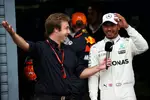 Foto zur News: Davide Valsecchi und Lewis Hamilton (Mercedes)