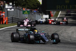 Foto zur News: Lewis Hamilton (Mercedes), Esteban Ocon (Force India) und Lance Stroll (Williams)