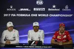 Foto zur News: Lewis Hamilton (Mercedes), Valtteri Bottas (Mercedes) und Sebastian Vettel (Ferrari)