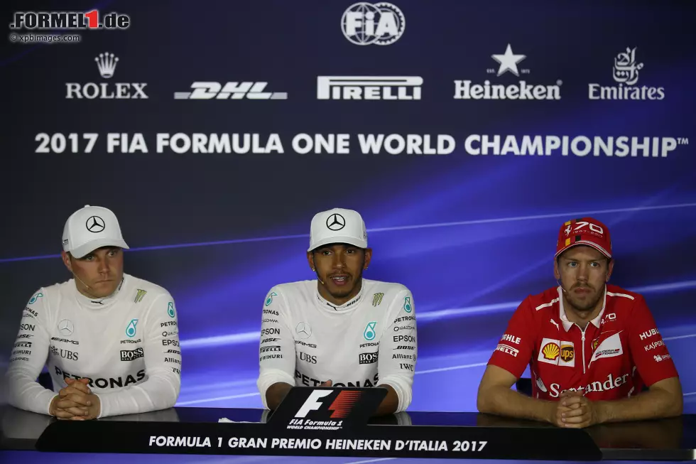 Foto zur News: Lewis Hamilton (Mercedes), Valtteri Bottas (Mercedes) und Sebastian Vettel (Ferrari)