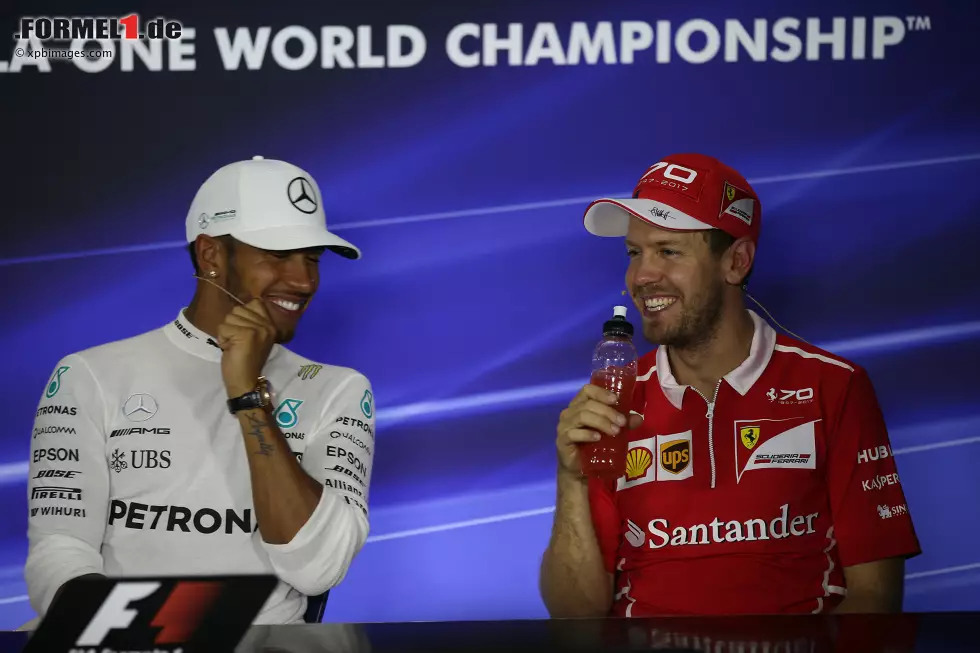 Foto zur News: Lewis Hamilton (Mercedes) und Sebastian Vettel (Ferrari)