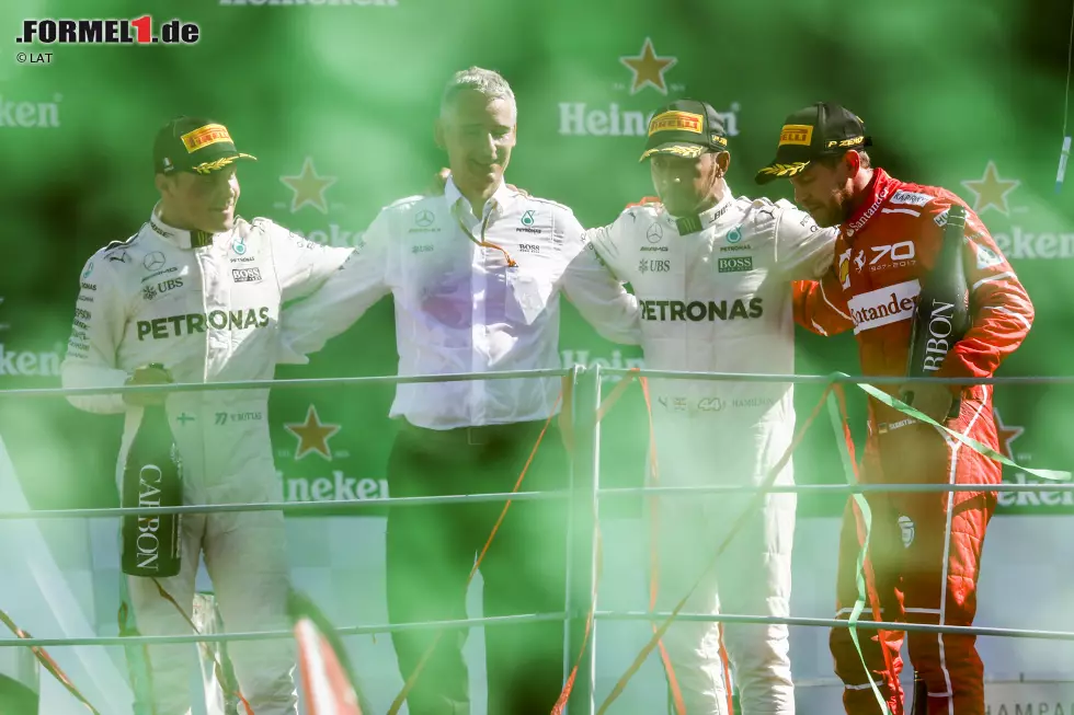 Foto zur News: Valtteri Bottas (Mercedes), Lewis Hamilton (Mercedes) und Sebastian Vettel (Ferrari)