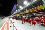 Foto zur News: Sebastian Vettel (Ferrari) und Kimi Räikkönen (Ferrari)