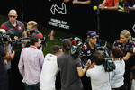 Foto zur News: Kevin Magnussen (Haas) und Daniel Ricciardo (Red Bull)