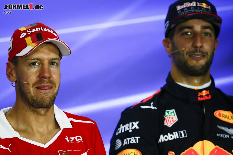 Foto zur News: Sebastian Vettel (Ferrari) und Daniel Ricciardo (Red Bull)