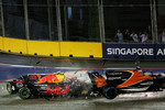 Foto zur News: Max Verstappen (Red Bull), Fernando Alonso (McLaren) und Kimi Räikkönen (Ferrari)