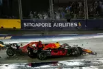 Foto zur News: Max Verstappen (Red Bull) und Kimi Räikkönen (Ferrari)