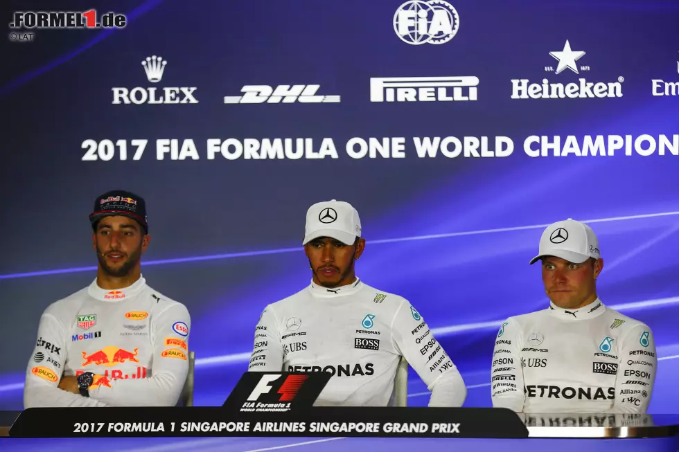 Foto zur News: Lewis Hamilton (Mercedes), Daniel Ricciardo (Red Bull) und Valtteri Bottas (Mercedes)