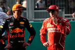 Foto zur News: Max Verstappen (Red Bull) und Kimi Räikkönen (Ferrari)