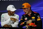 Foto zur News: Lewis Hamilton (Mercedes) und Max Verstappen (Red Bull)