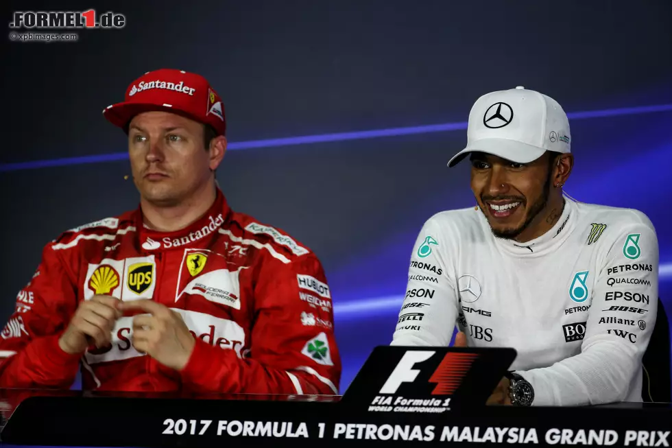 Foto zur News: Lewis Hamilton (Mercedes) und Kimi Räikkönen (Ferrari)