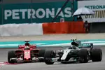 Foto zur News: Valtteri Bottas (Mercedes) und Sebastian Vettel (Ferrari)