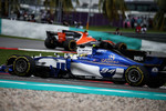 Foto zur News: Marcus Ericsson (Sauber) und Felipe Massa (Williams)