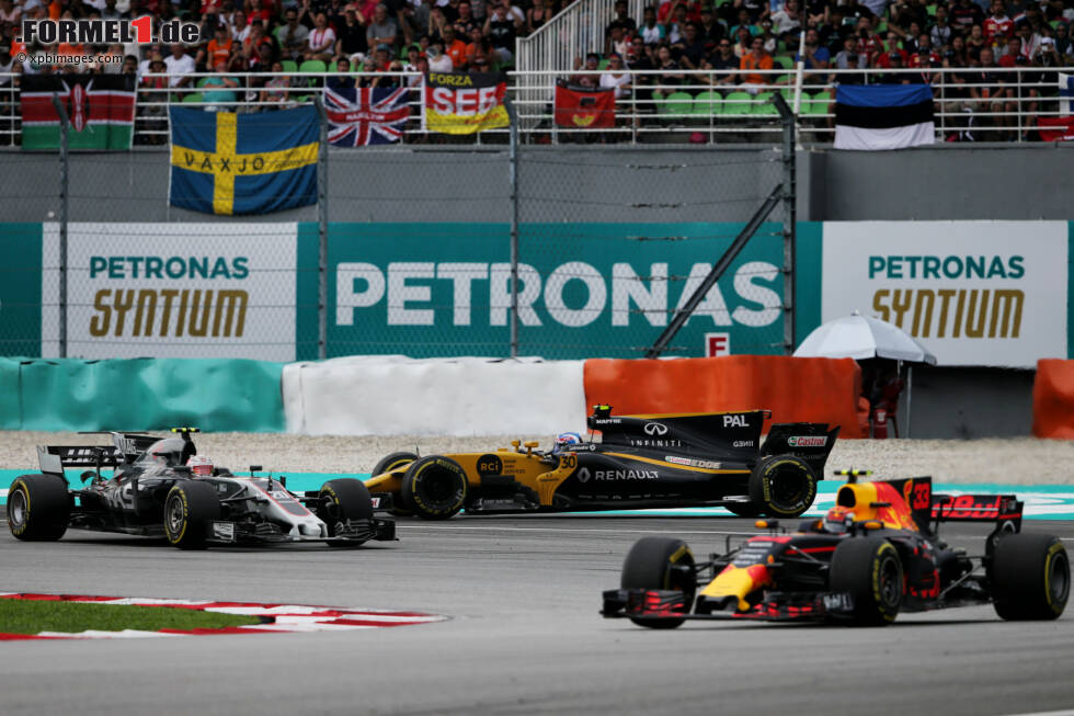 Foto zur News: Kevin Magnussen (Haas) und Jolyon Palmer (Renault)