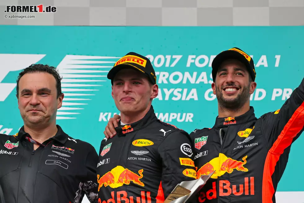 Foto zur News: Daniel Ricciardo (Red Bull) und Max Verstappen (Red Bull)