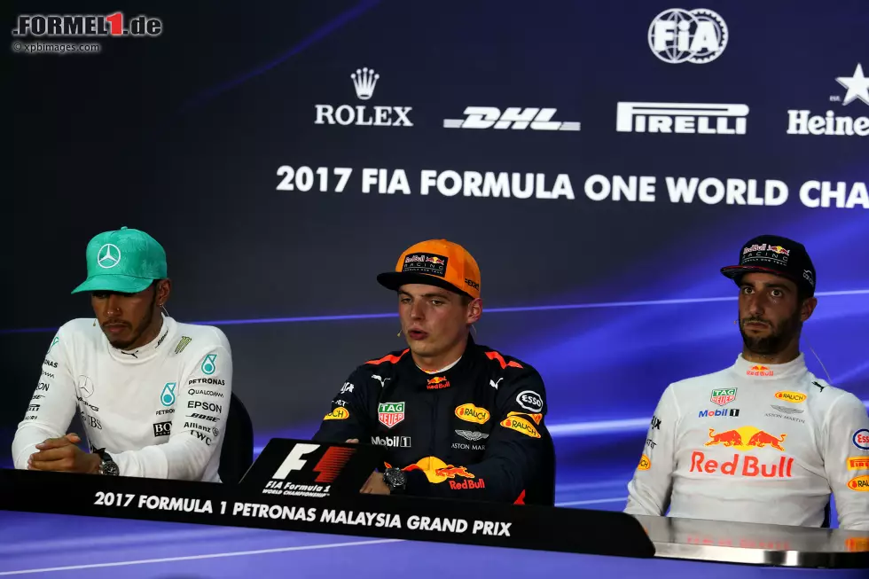 Foto zur News: Lewis Hamilton (Mercedes), Max Verstappen (Red Bull) und Daniel Ricciardo (Red Bull)