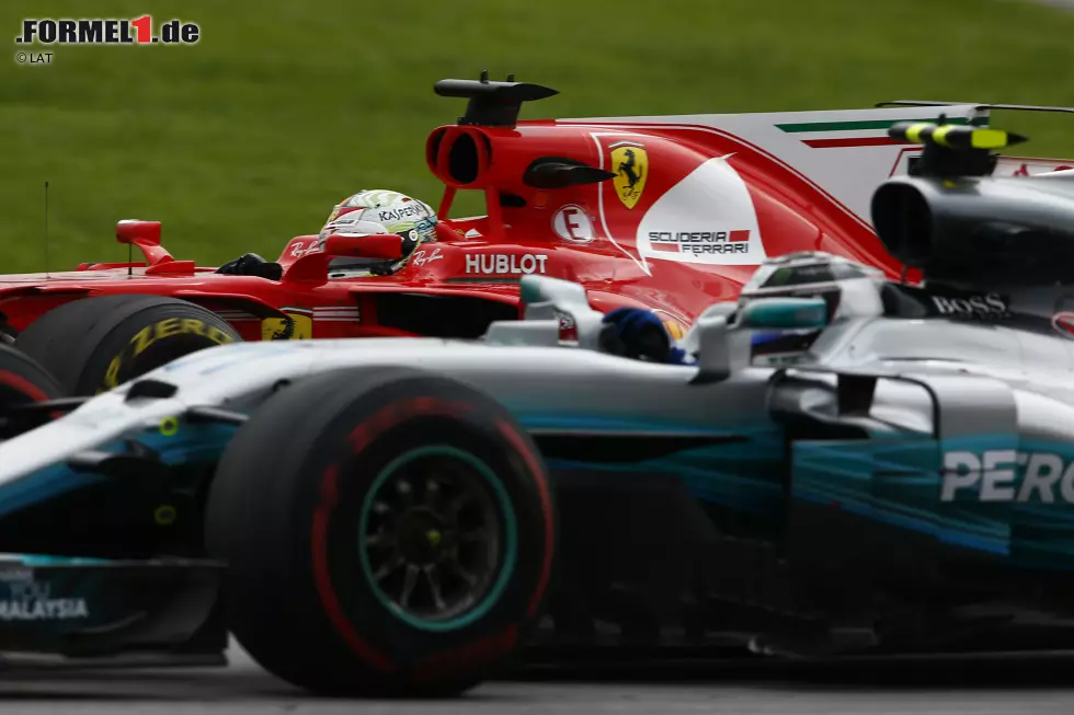 Foto zur News: Sebastian Vettel (Ferrari) und Valtteri Bottas (Mercedes)