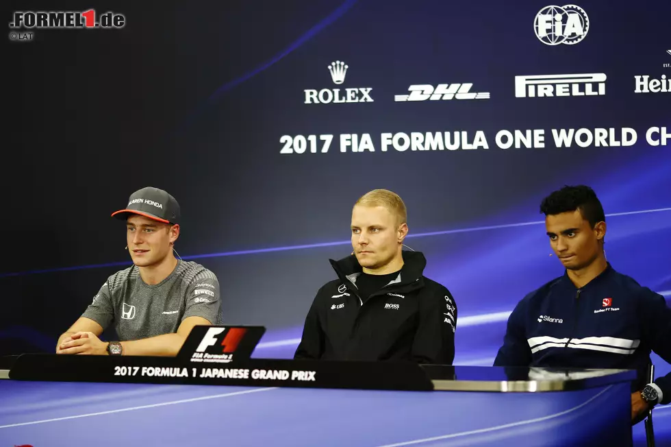 Foto zur News: Stoffel Vandoorne (McLaren), Valtteri Bottas (Mercedes) und Pascal Wehrlein (Sauber)