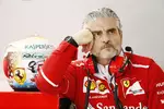 Foto zur News: Maurizio Arrivabene und Sebastian Vettel (Ferrari)