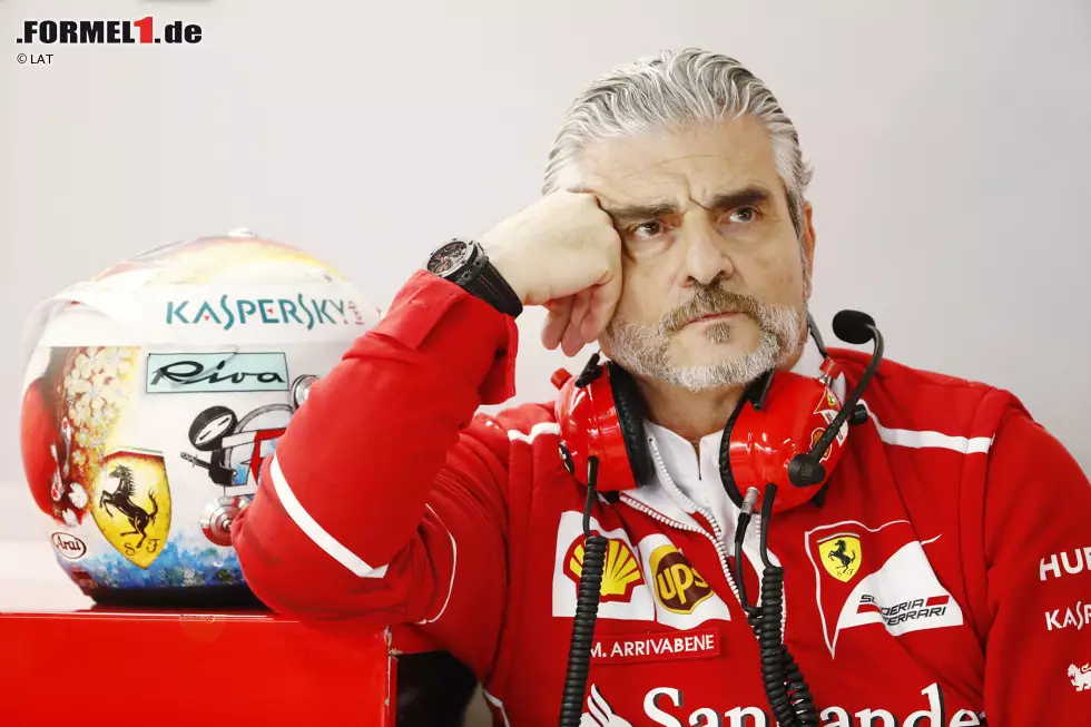 Foto zur News: Maurizio Arrivabene und Sebastian Vettel (Ferrari)