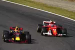 Foto zur News: Max Verstappen (Red Bull) und Kimi Räikkönen (Ferrari)