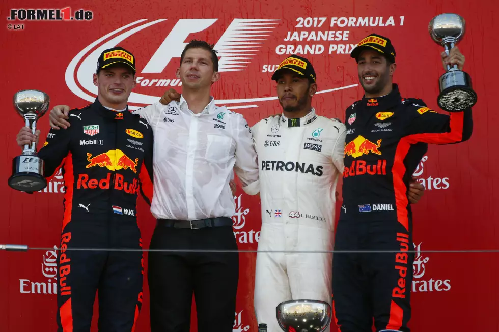 Foto zur News: Lewis Hamilton (Mercedes), Max Verstappen (Red Bull) und Daniel Ricciardo (Red Bull)